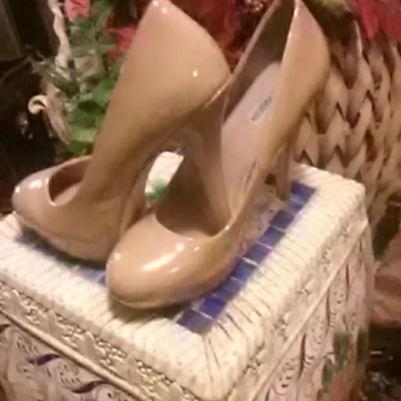 Shoes - Picture 4 of 5